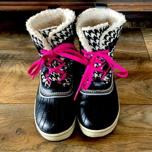 Sorel Tivoli houndstooth rain boot